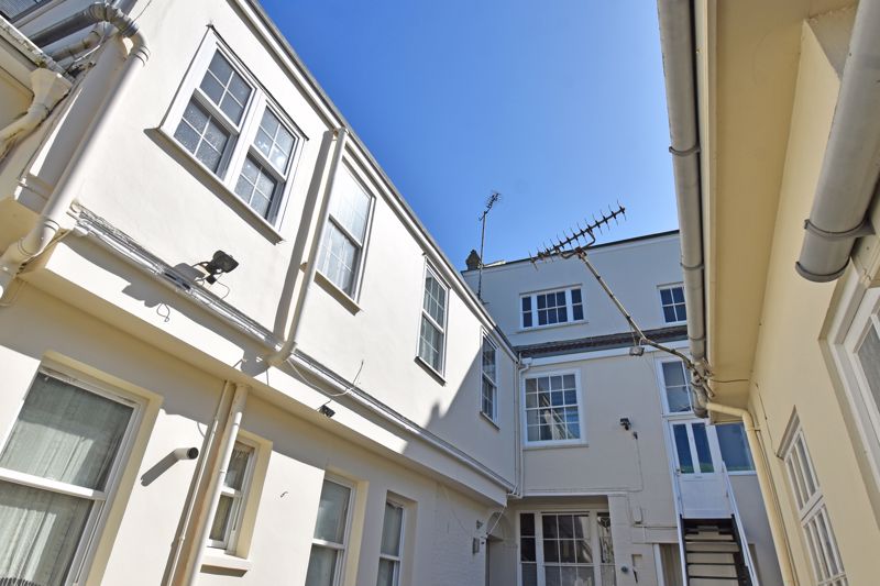 ** UNDER OFFER WITH MAWSON COLLINS ** Flat 7 1 Grange Place